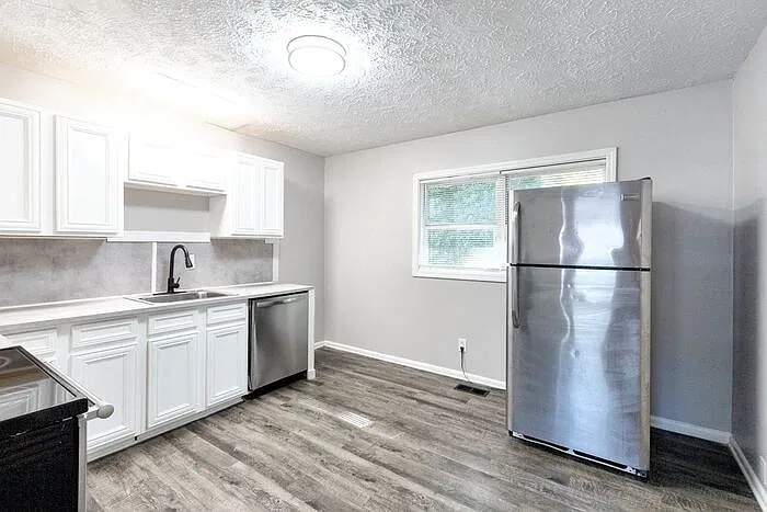 3 bed, 1.0 bath, 972 sqft, $1,488 — Photo 4