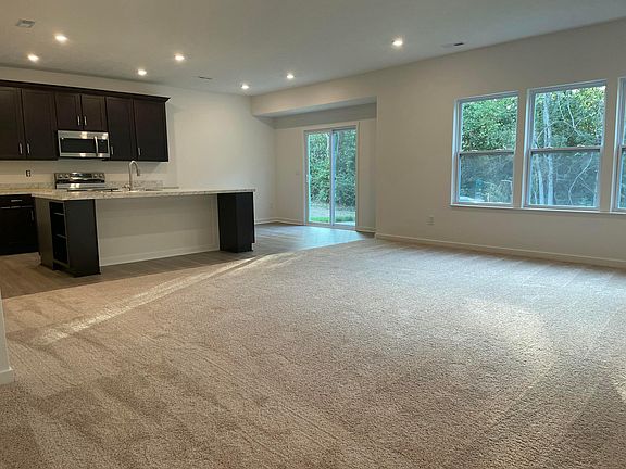 4th image of 2843 Horsham Dr