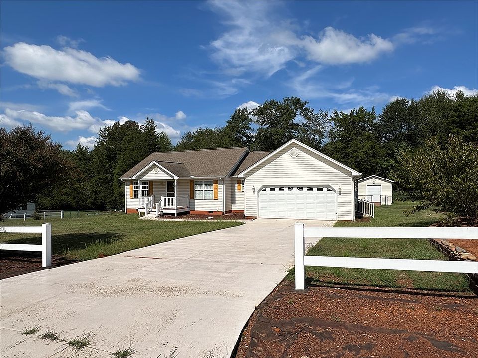 2nd image of 106 Whispering Brook Dr