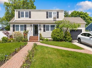 851 Brook St, West Babylon, NY 11704