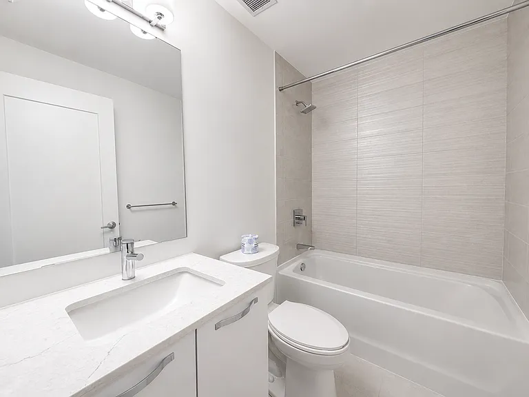 75 James St S #2001 — Photo 8