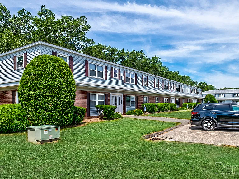 Lakewood Village Apartments — Photo 11