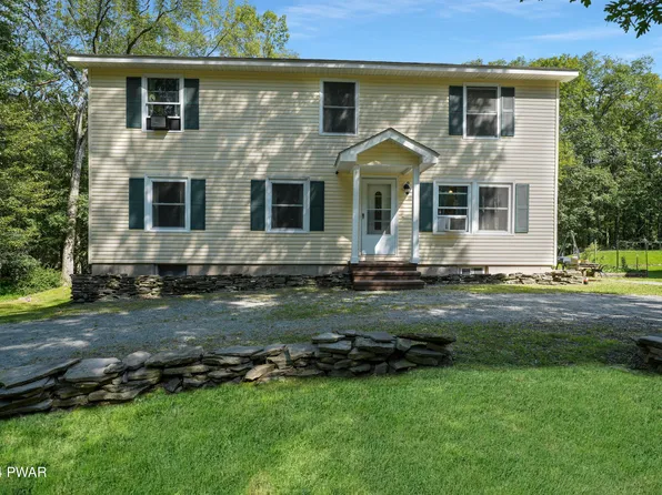 113 Spruce Ct, Hawley, PA 18428