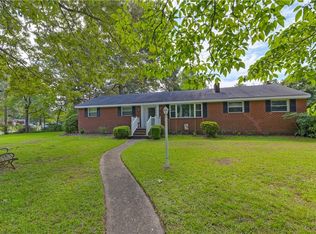 2021 Christopher Dr, Chesapeake, VA 23321