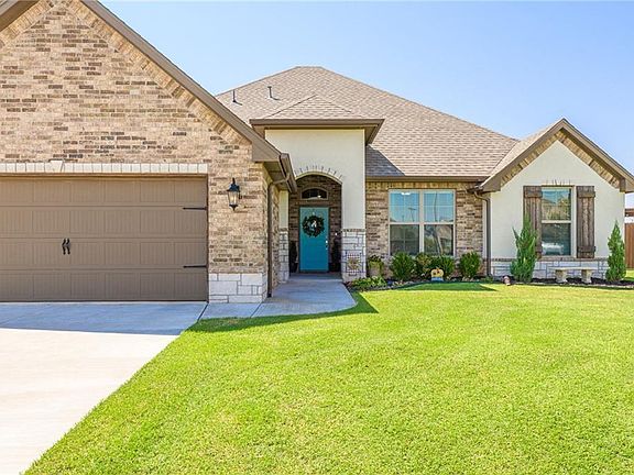 3rd image of 130 Hickory Cir