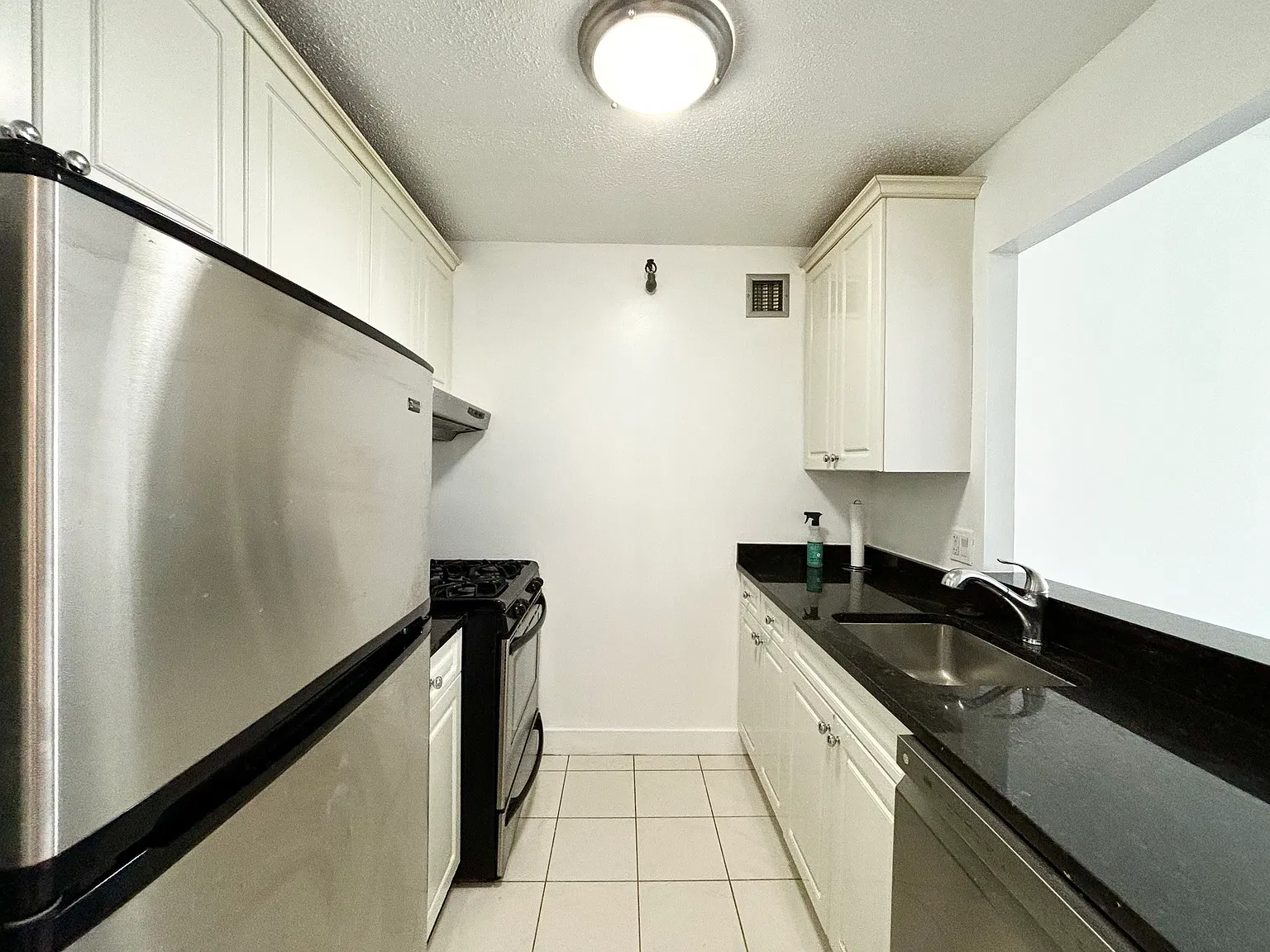 1 bed, 701 sqft, $3,000 — Photo 2