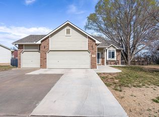 1736 N Walnut Creek Dr, Derby, KS 67037