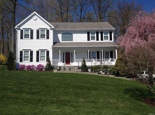 9 Sarenee Cir, Trumbull, CT 06611