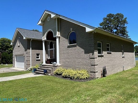5th image of 558 Seaford Ln