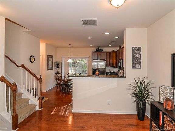 5th image of 13983 Singleleaf Ln