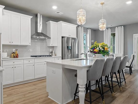 2nd image of 928 Melville Dr