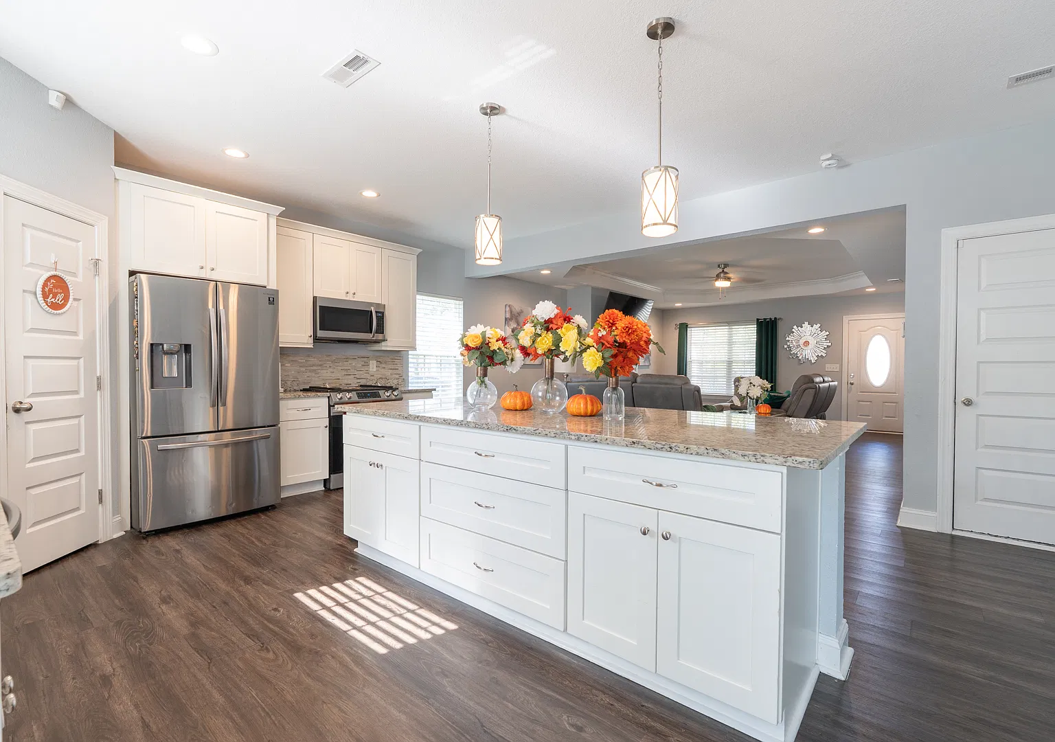 4 bed, 2277 sqft, $2,700 — Photo 3