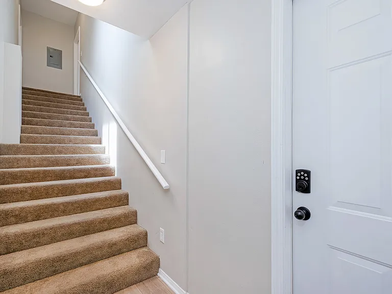 Meadowbrook Ave — Photo 4