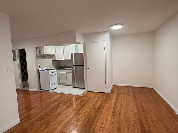 3rd image of 324 E 14th St APT 1B