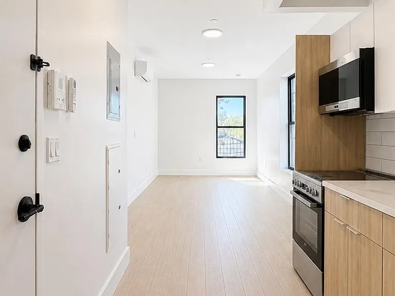229 Ditmars St — Photo 2