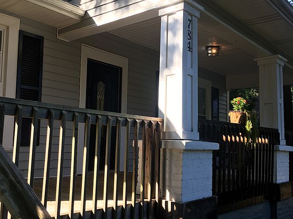 3rd image of 784 Hillview St