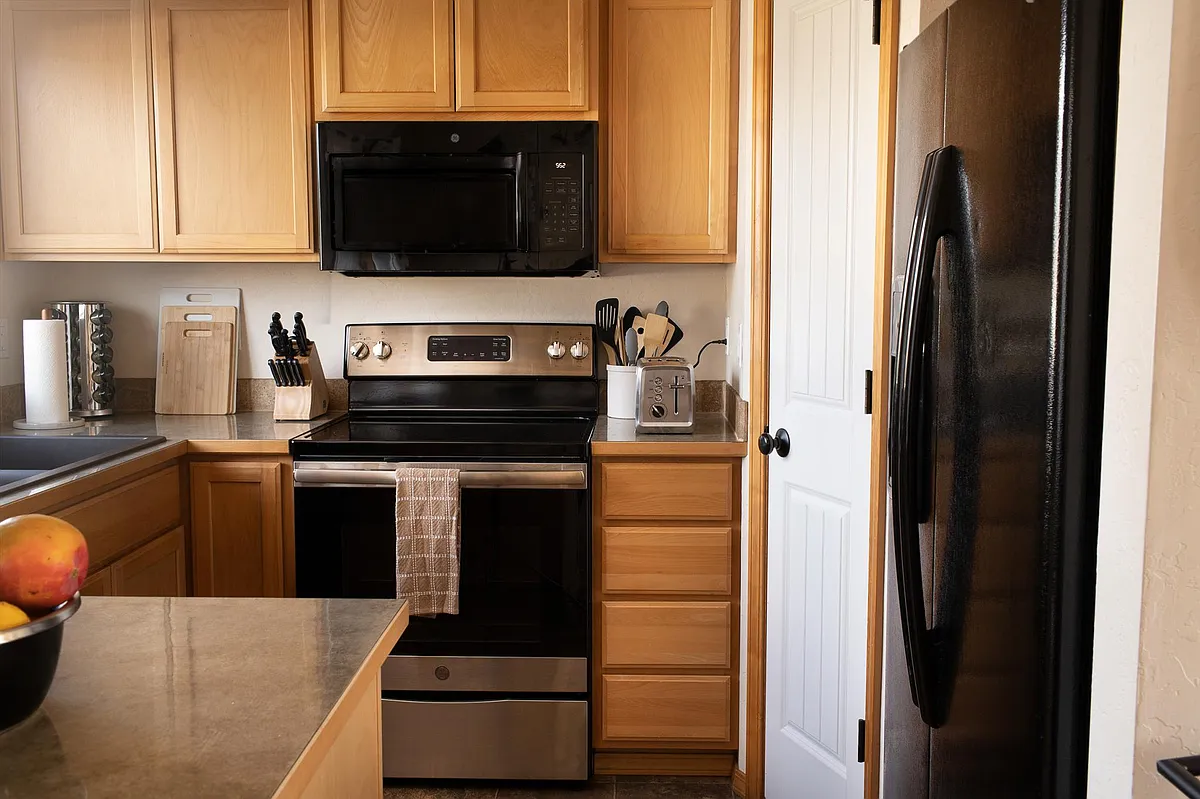Clean Kitchen - All new utensils, new toaster, new blender, new coffee maker / Keurig, new Stainless refrigerator (not in this photo but is in the others), Delta Faucet and Whirlpool microwave - 2805 W Dumont Dr