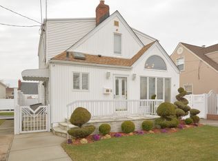 15719 86th St, Jamaica, NY 11414