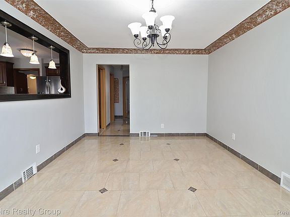 3rd image of 4739 Mead St