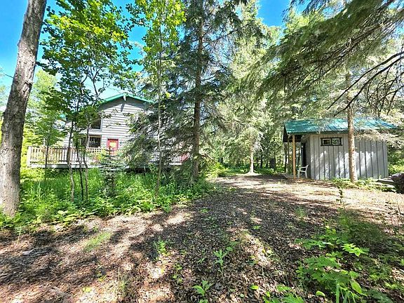2nd image of 10 S Poplar Cres