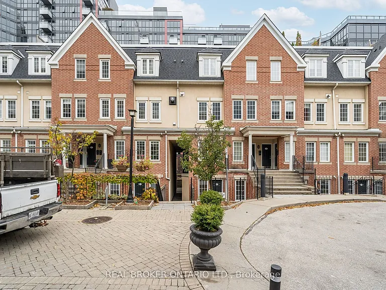 11 Niagara St W #32 — Photo 2