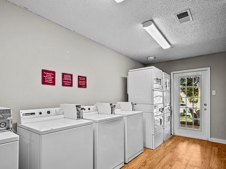Kennington Apartments — Photo 27