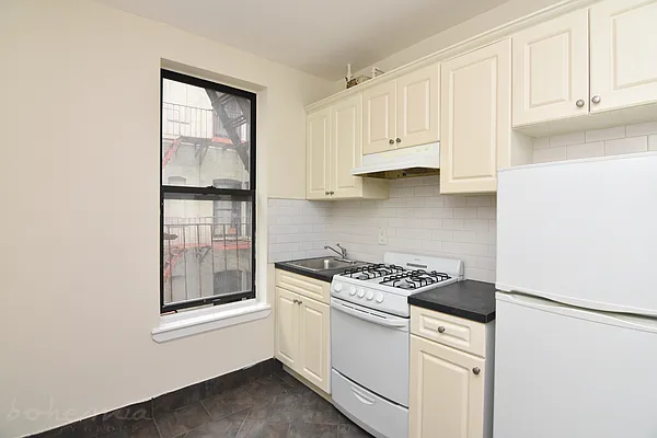 Rented by Bohemia Realty Group | media 19