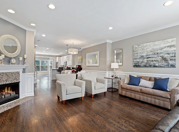 2nd image of 2743 N Wolcott Ave Unit 52