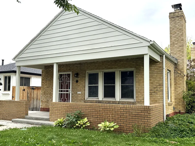700 Dexter St — Photo 17