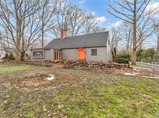 119 Forest Dr, Orchard Park, NY 14127
