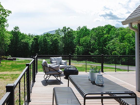 3rd image of 28 Flagstone Drive