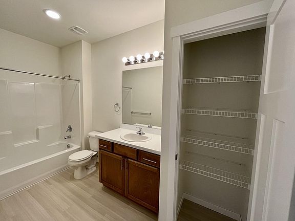 3rd image of 4255 E Poleline Ave #303