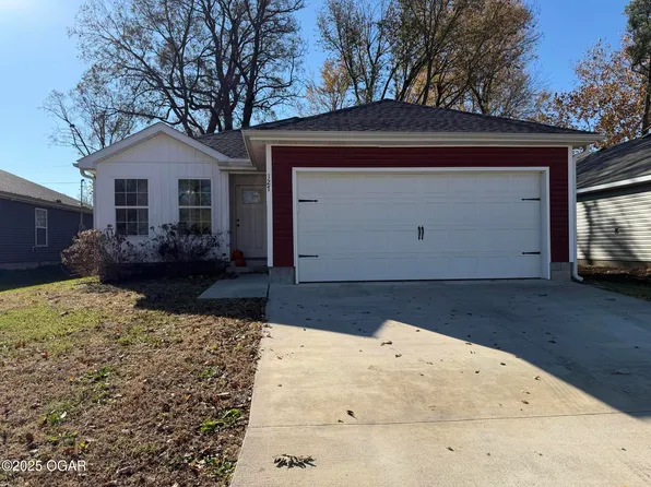 127 E Poplar St, Carterville, MO 64835