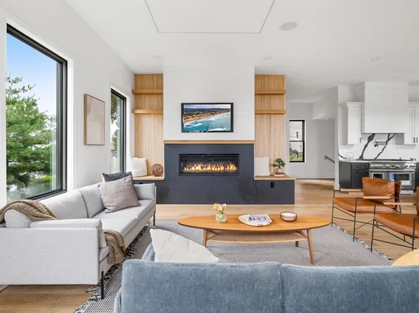 15 Whitehead Ave, Hull, MA 02045