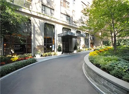 Sold by Warburg | media 6