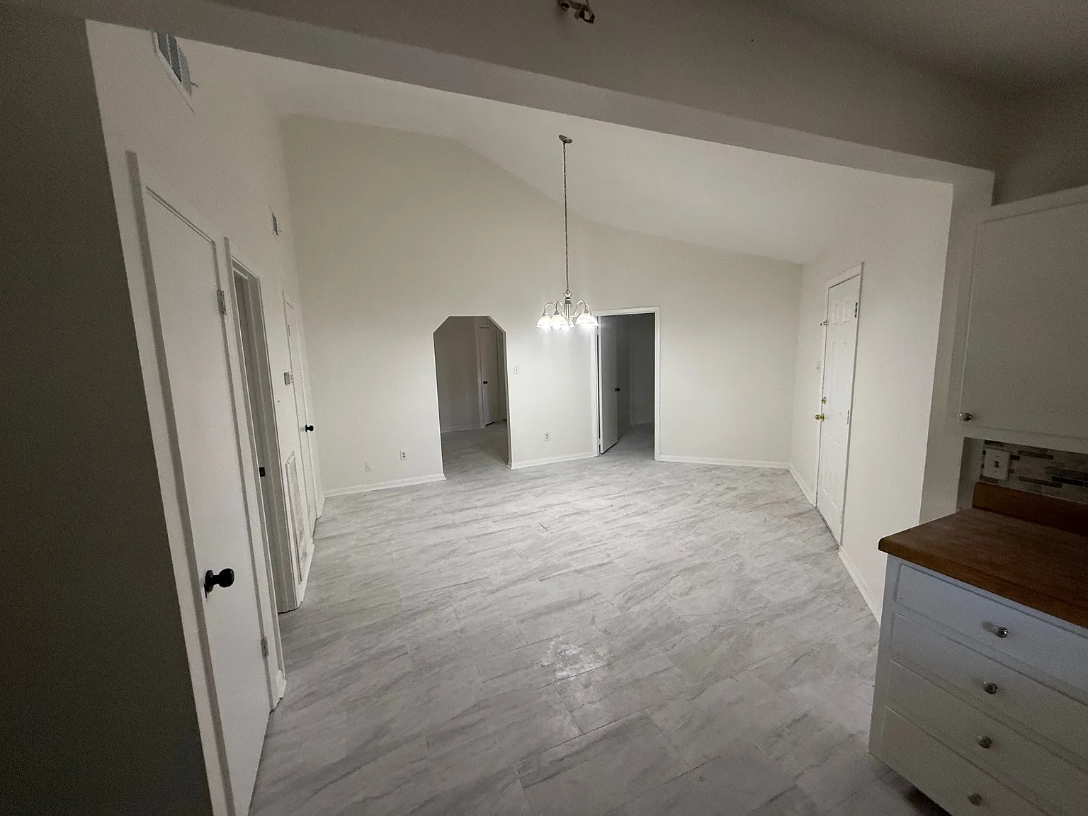 4 bed, 1200 sqft, $1,400 — Photo 3