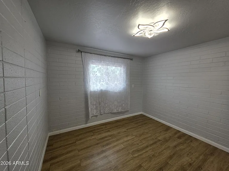 574 S Park St #B — Photo 17