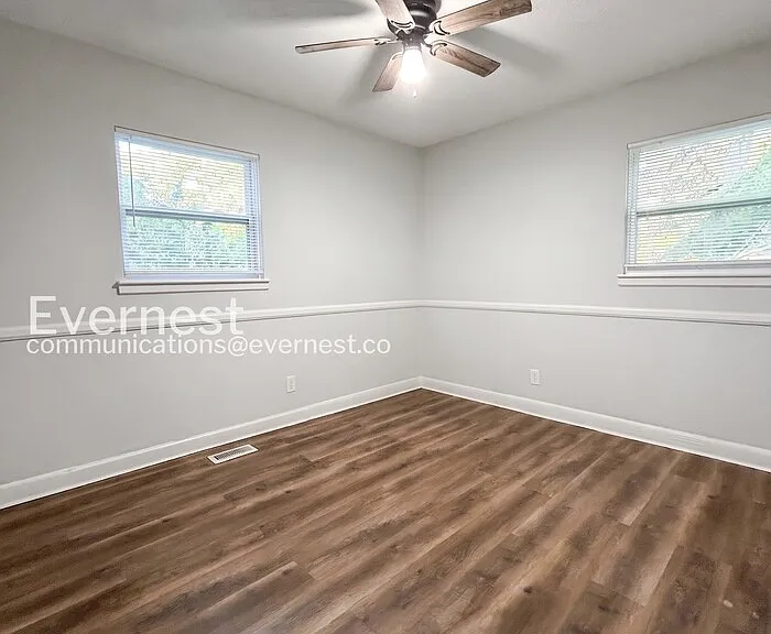203 Pinetree Dr — Photo 12