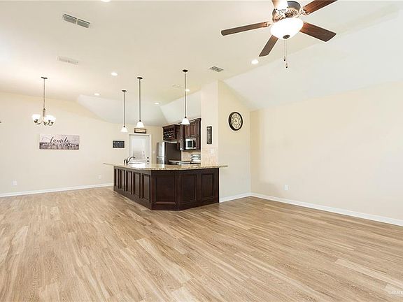 4th image of 509 Central Park St
