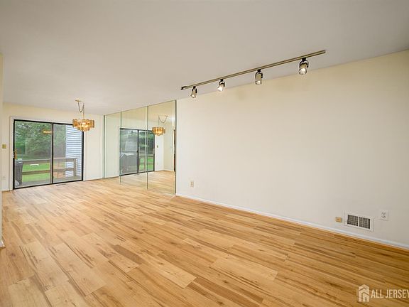 2nd image of 1004 Timber Oaks Rd #4