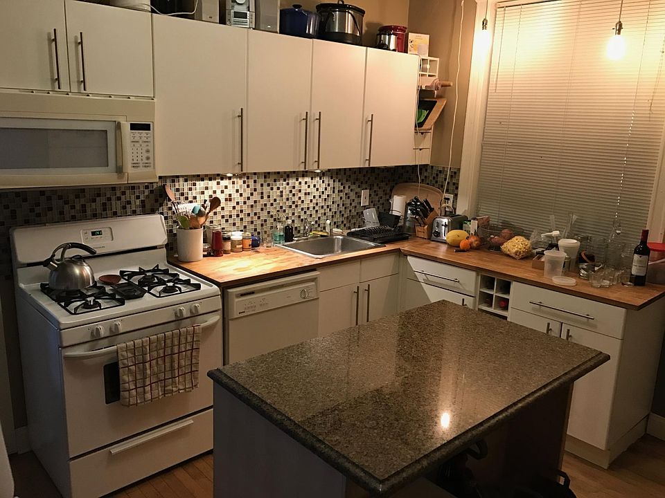 1st image of 4552 N Claremont Ave APT 1