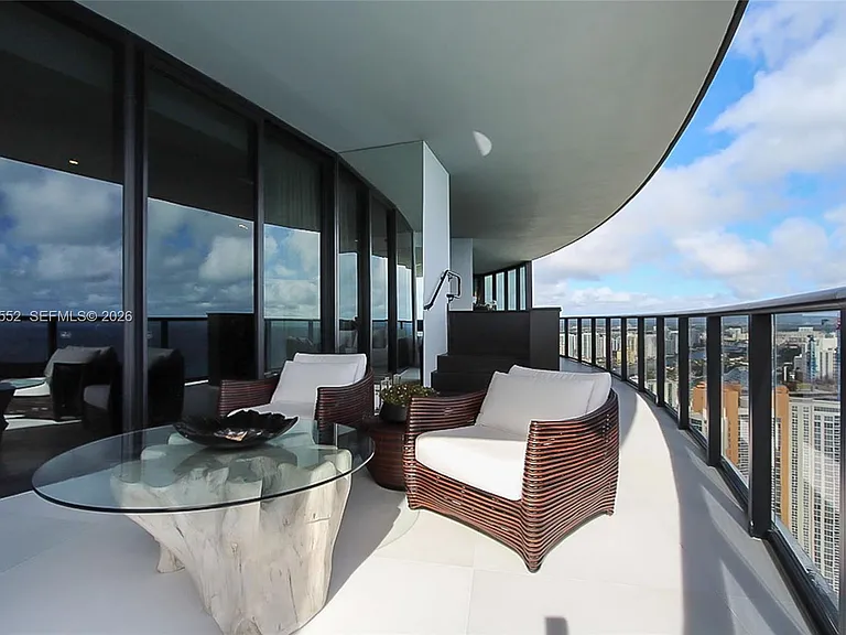 18555 Collins Ave #4605 — Photo 3