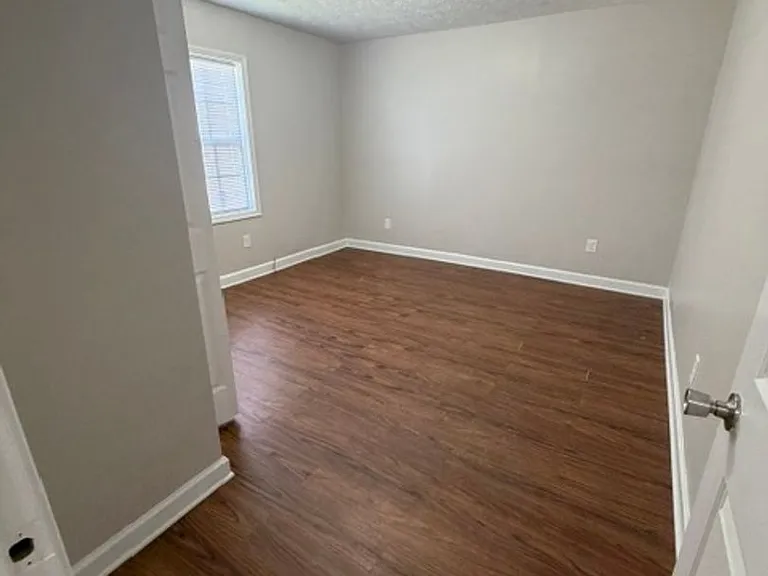 536 Linwood Ave — Photo 7