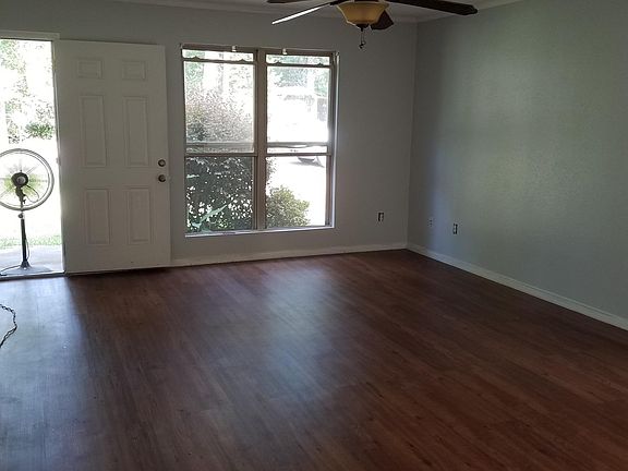 4th image of 2403 Clover Dr