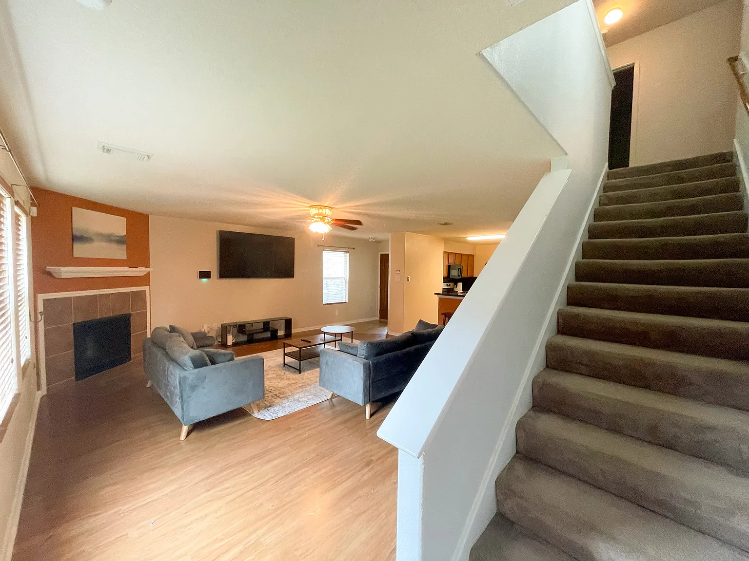 3 bed, 2695 sqft, $850 — Photo 4