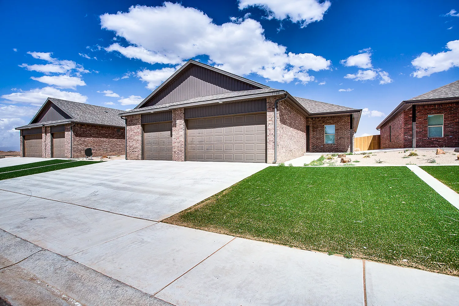 3 bed, 2.0 bath, 1465 sqft, $1,375 — Photo 1