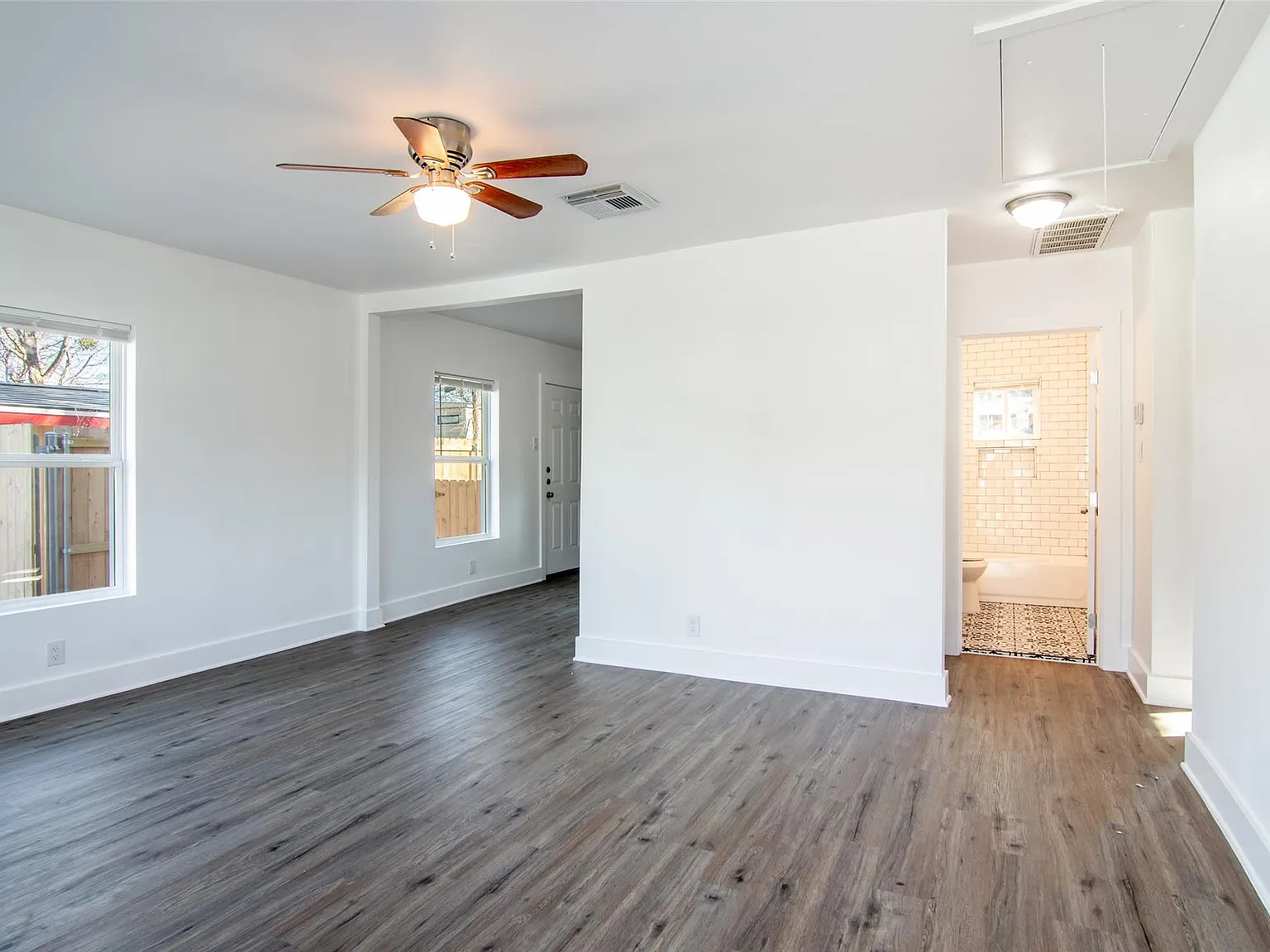 2 bed, 1.0 bath, 728 sqft, $1,950 — Photo 2