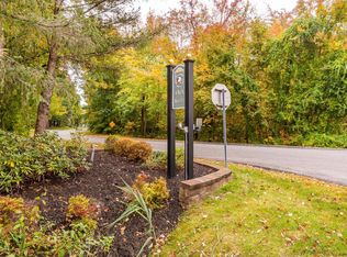 17 Raleigh Dr, Halfmoon, NY 12065