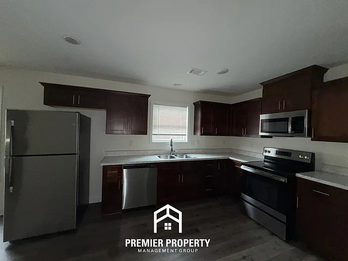 208 Bradford Cir — Photo 4