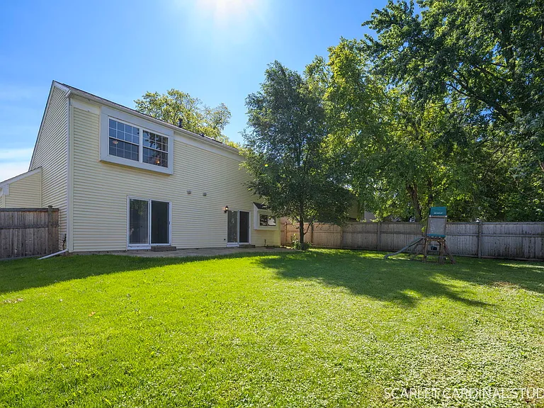 315 Newport Ln — Photo 16